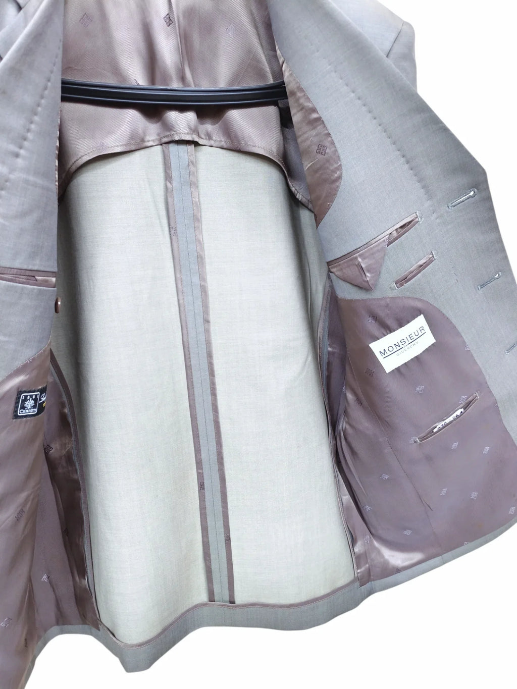 Givenchy - [L]