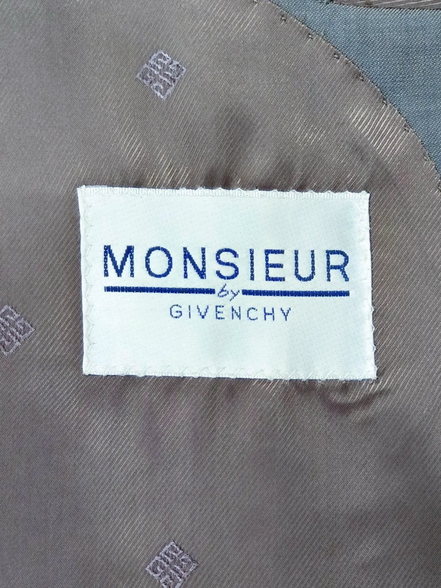 Givenchy - [L]