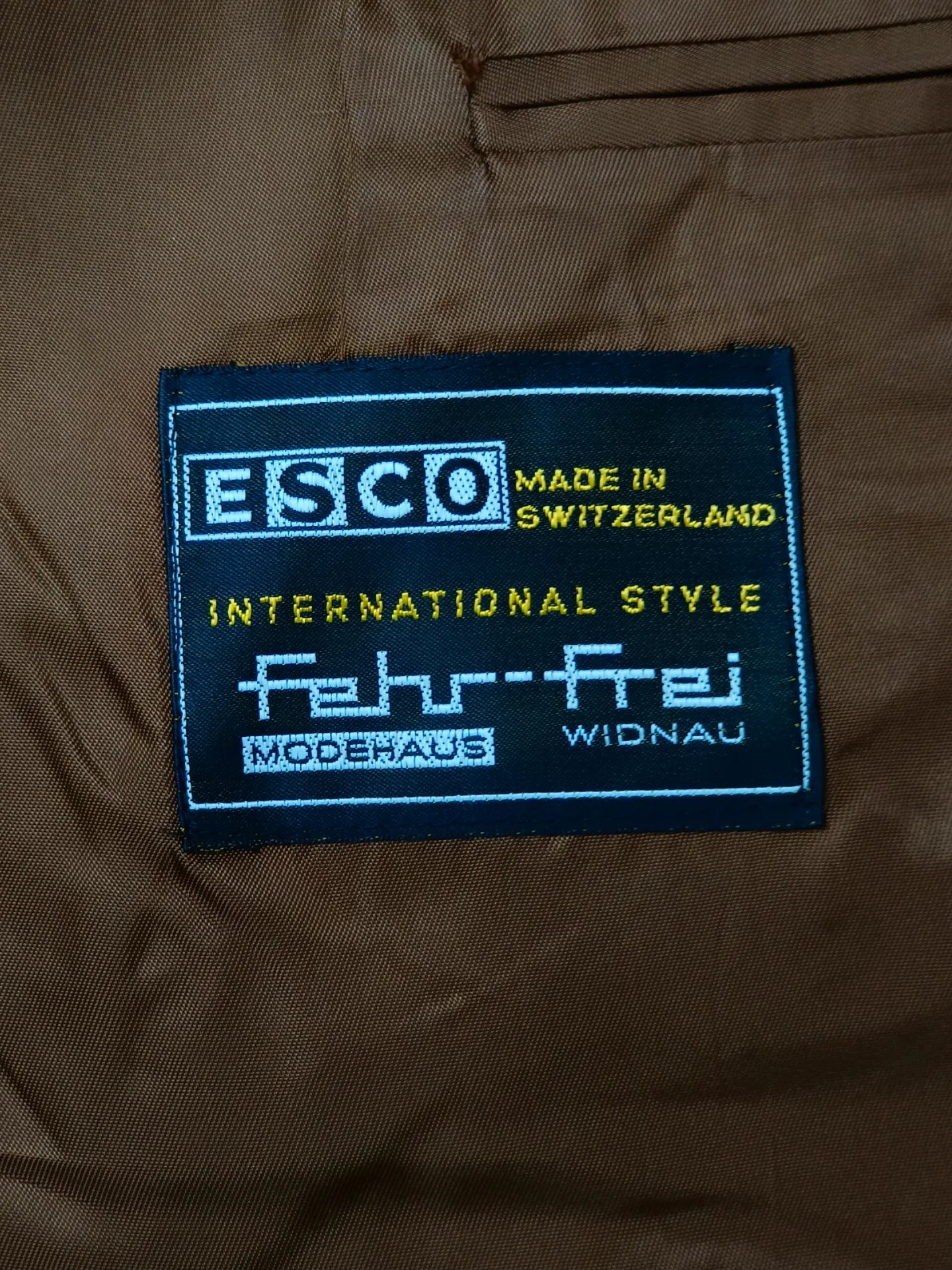 Esco Switzerland - [L]