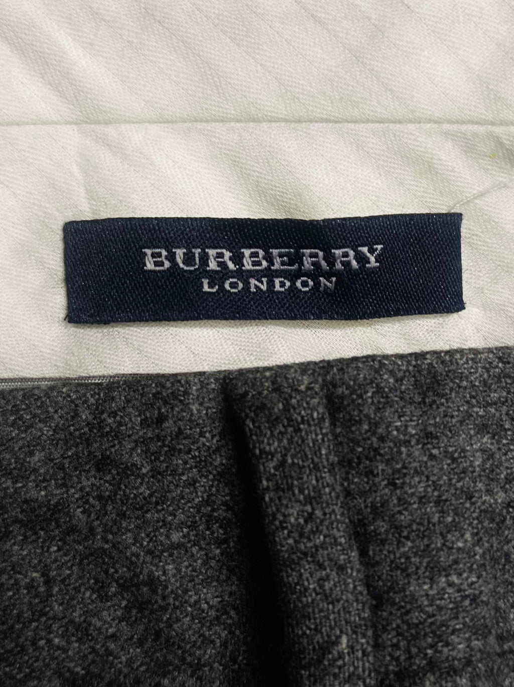 Burberry - [32-33]