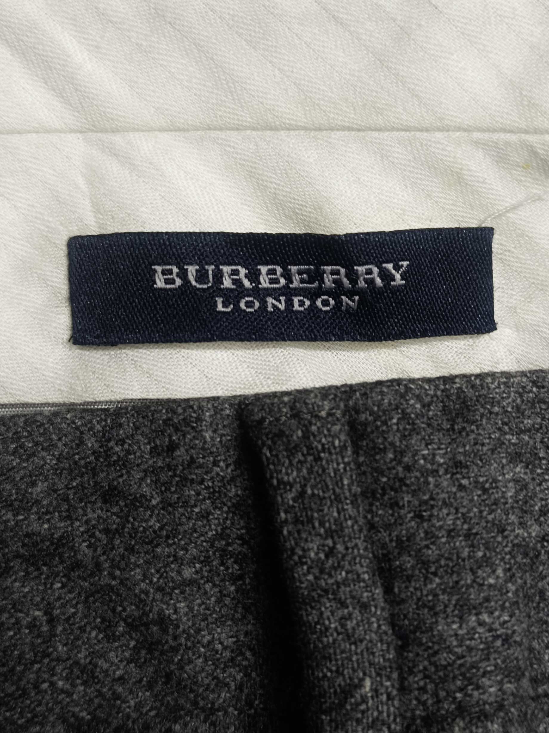 Burberry - [32-33]